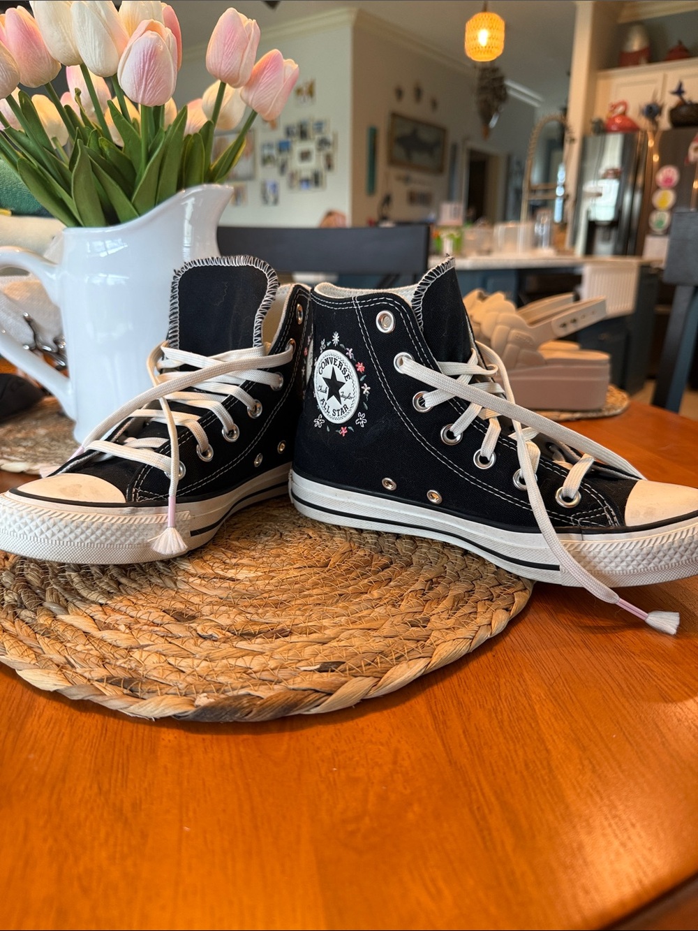 Converse Kids High-Top Sneakers in Black, pink and White sz 5.5